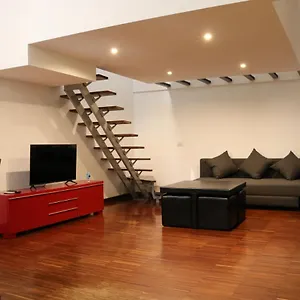 Cozy & Large Loft Famagosta Apartamento